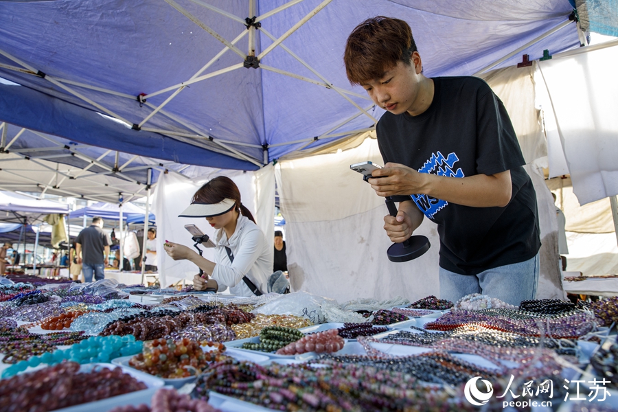 Jiangsu impresiona con su industria del cristal y las uñas postizas