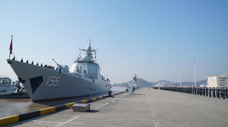 La 38ª flota de escolta naval, regresa el lunes a un puerto militar en Zhoushan, en la provincia de Zhejiang, en el este de China, el 15 de noviembre de 2021.(XinhuaLi Bingxuan)