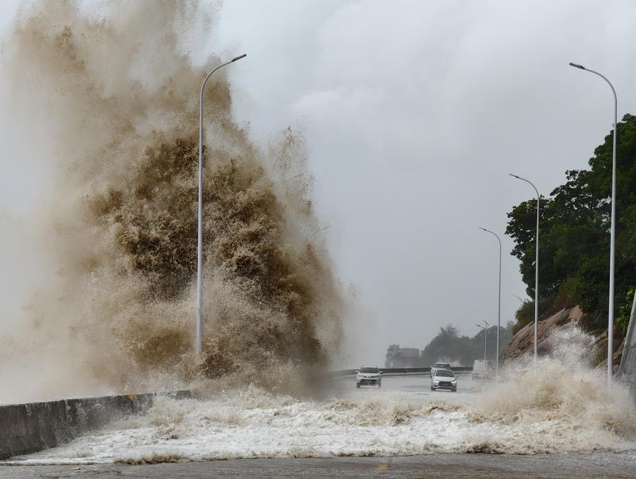 Evacuan residentes y activan respuestas de emergencia en China para hacer frente a tifón Gaemi