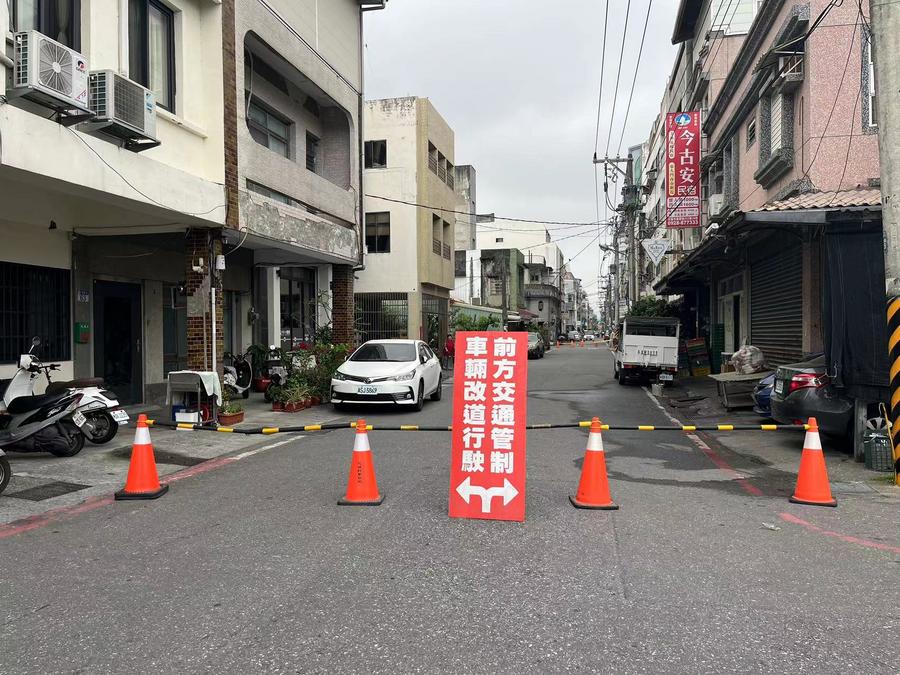 Imagen del 5 de abril de 2024 de un camino cerrado afectado por un terremoto, en el centro de Hualien, Taiwan, en el sureste de China. (Xinhua/Zhao Bo) 