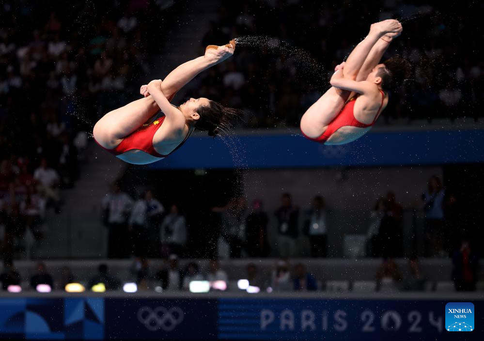 Saltadoras chinas Chen Yiwen y Chang Yani ganan en trampolín 3 metros sincronizado femenino