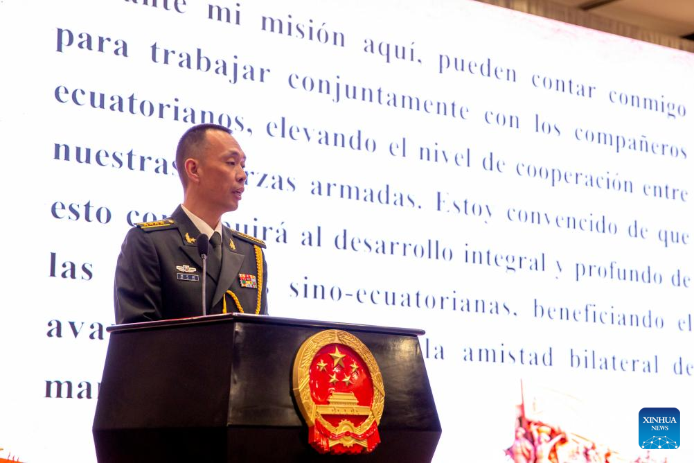  QUITO, 31 julio, 2024 (Xinhua) -- Imagen del 30 de julio de 2024 del agregado chino de Defensa en Ecuador, Liu Yijian, pronunciando un discurso durante la celebración con motivo del 97° aniversario de la fundación del Ejército Popular de Liberación (EPL) de China, en Quito, capital de Ecuador. La Embajada de China en Ecuador ofreció una recepción, a la que asistieron el embajador chino en Ecuador, Chen Guoyou, el vicecanciller ecuatoriano, Alejandro Dávalos, el viceministro de Defensa, Henry Delgado, el comandante general del Ejército de Ecuador, Fernando Adatty Albuja, el comandante general de la Fuerza Aérea Ecuatoriana, Celiano Cevallos, y la presidenta del Parlamento Andino, Cristina Reyes, además de unos 260 invitados. (Xinhua/Str)