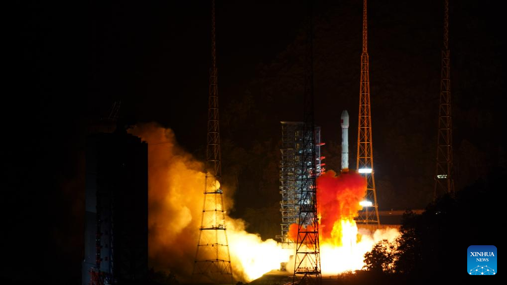 China lanza nuevo satélite de servicios de internet de órbita alta