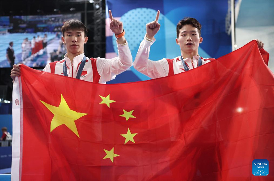 Chinos Wang y Long ganan oro en salto sincronizado de trampolín 3m masculino en Juegos Olímpicos de París