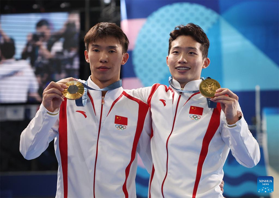 Chinos Wang y Long ganan oro en salto sincronizado de trampolín 3m masculino en Juegos Olímpicos de París