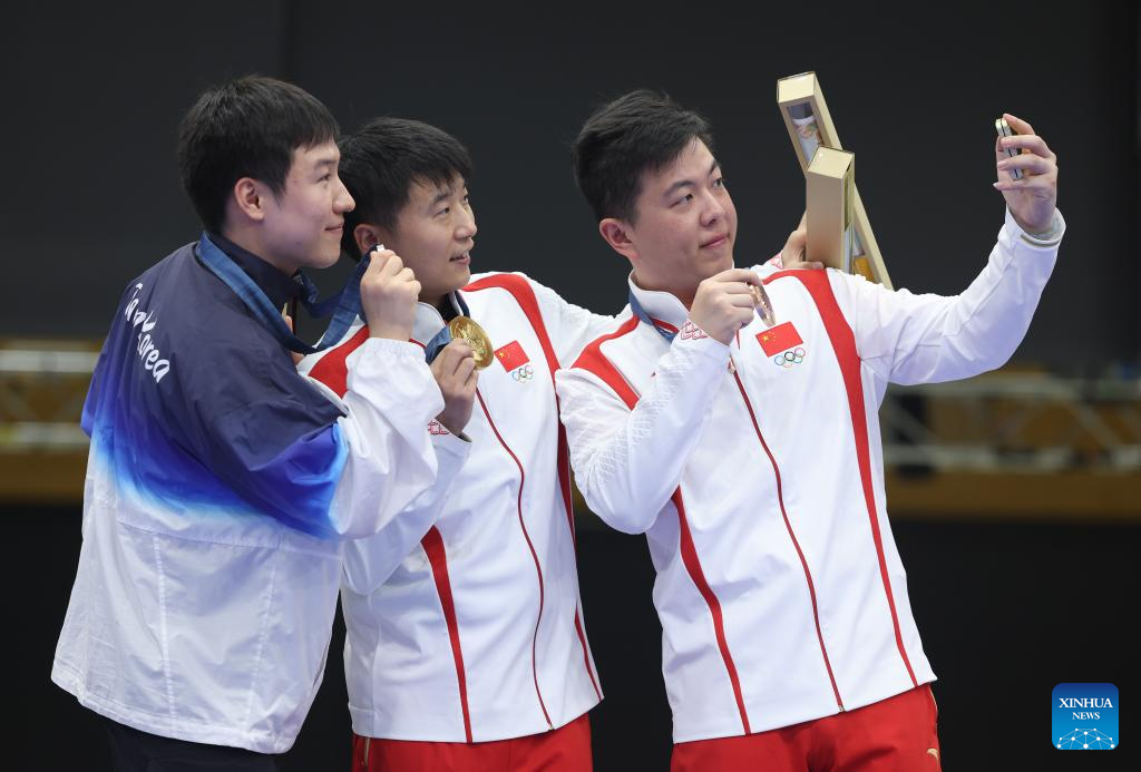 Tirador chino Li Yuehong gana final masculina en pistola rápida de fuego a 25 metros en JJ. OO. de París