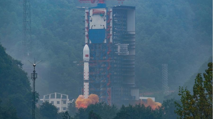 Un cohete portador Gran Marcha-4B despega con un nuevo grupo de satélites de teledetección a bordo desde el Centro de Lanzamiento de Satélites de Xichang, en la provincia suroccidental china de Sichuan, el 3 de septiembre de 2024. (Xinhua/Chen Haojie)