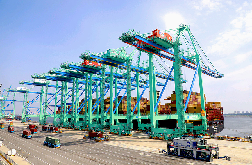 "Tecnología negra” brilla en la "terminal caleidoscopio" de Tianjin