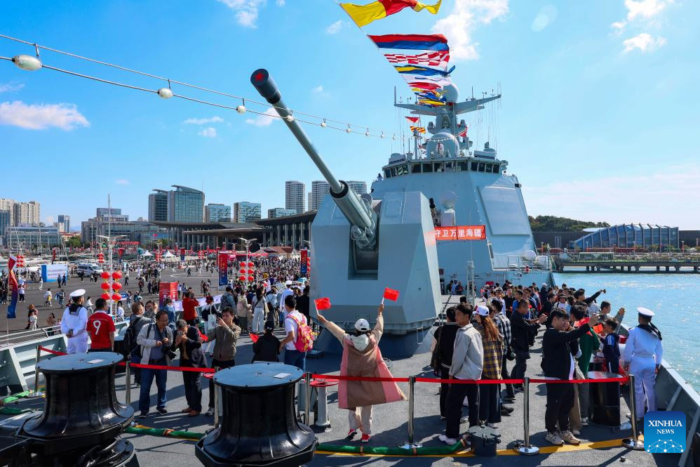 Buques navales de China se abren al público durante vacaciones del Día Nacional