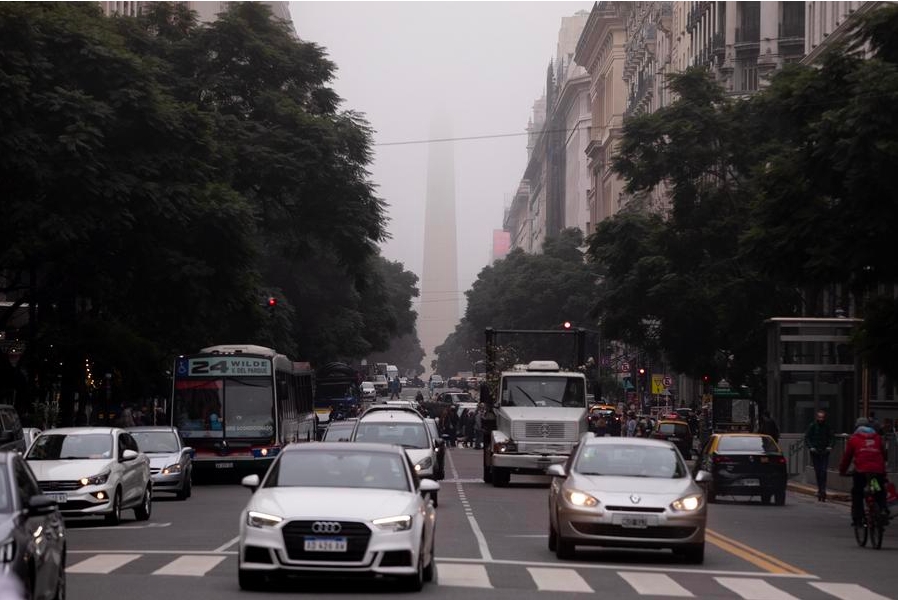 El Obelisco de Buenos Aires es cubierto por una densa niebla, en la ciudad de Buenos Aires, capital de Argentina, el 12 de junio de 2024. (Xinhua/Martín Zabala)