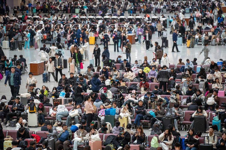 Vista parcial de la sala de espera de la Estación Ferroviaria de Harbin, capital de la provincia de Heilongjiang, en el noreste de China, el 7 de octubre de 2024. (Xinhua/Zhang Tao)