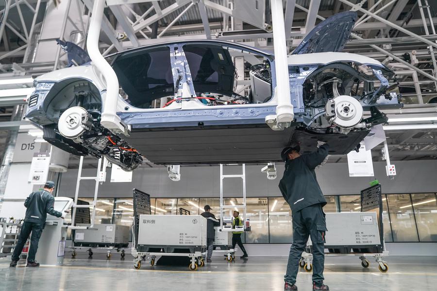 Industria automotriz de China reporta crecimiento en período enero-septiembre