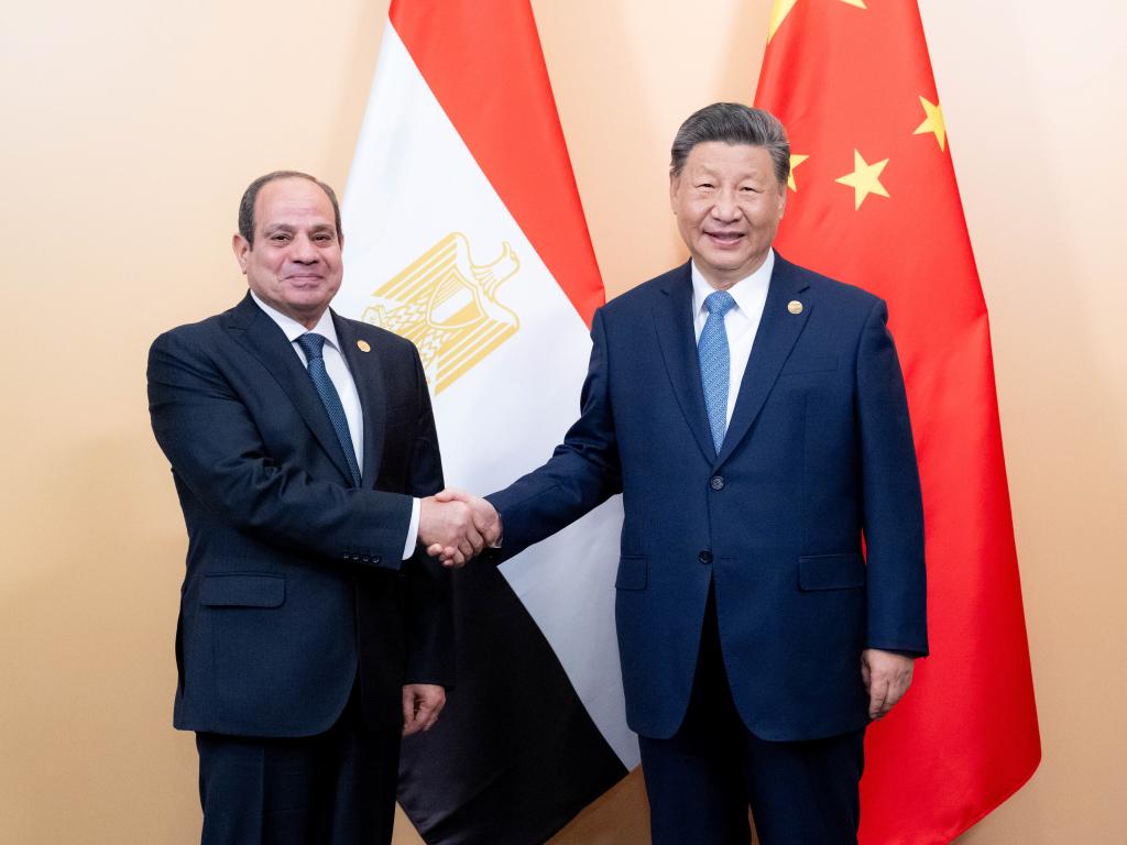 China será amigo sincero de ayuda mutua y socio cercano para desarrollo conjunto con Egipto, dice Xi