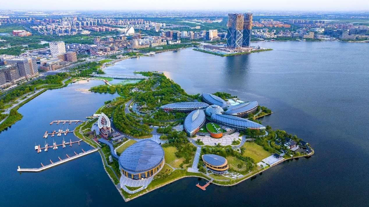 Lago Dishui de la nueva área de Lingang de la Zona Piloto de Libre Comercio de Chin, en Shanghai. (Foto: Ji Haixin/ Diario del Pueblo digital)