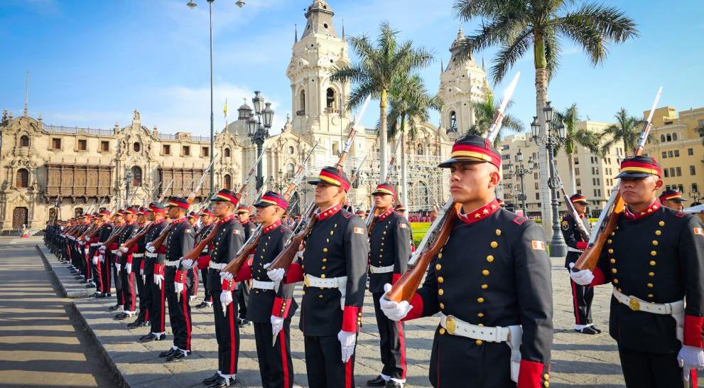 Xi asiste a ceremonia de bienvenida organizada por presidenta peruana Boluarte