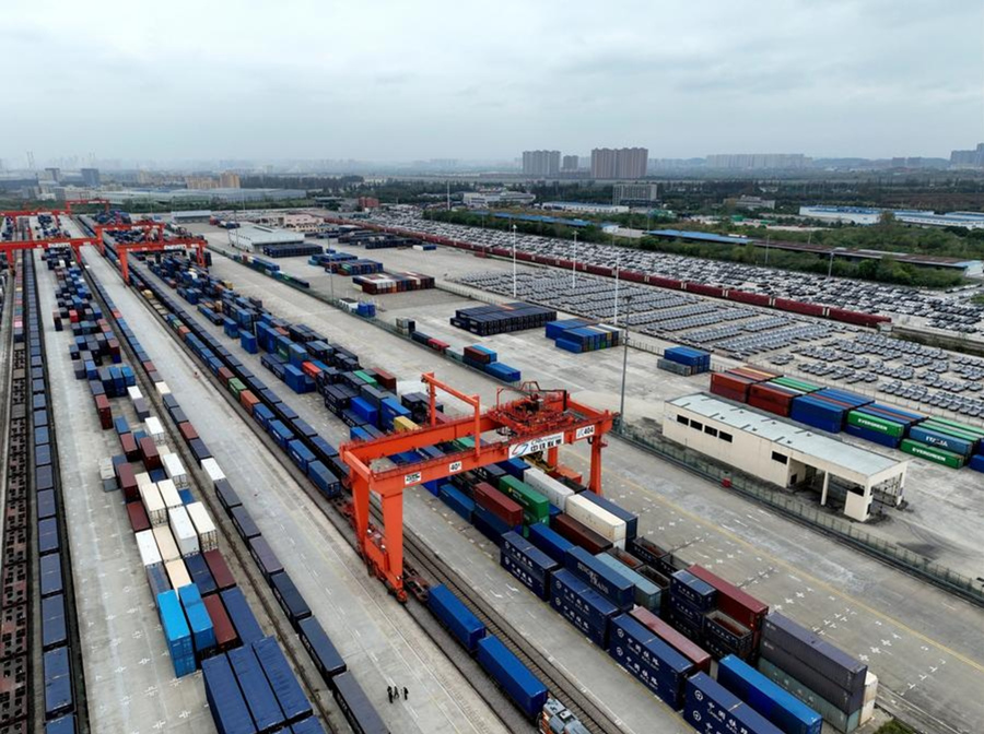 Vista aérea panorámica de una estación ferroviaria de CRIntermodal en Wuhan, capital de la provincia de Hubei, en el centro de China, el 16 de noviembre de 2024. (Xinhua/Xing Guangli)