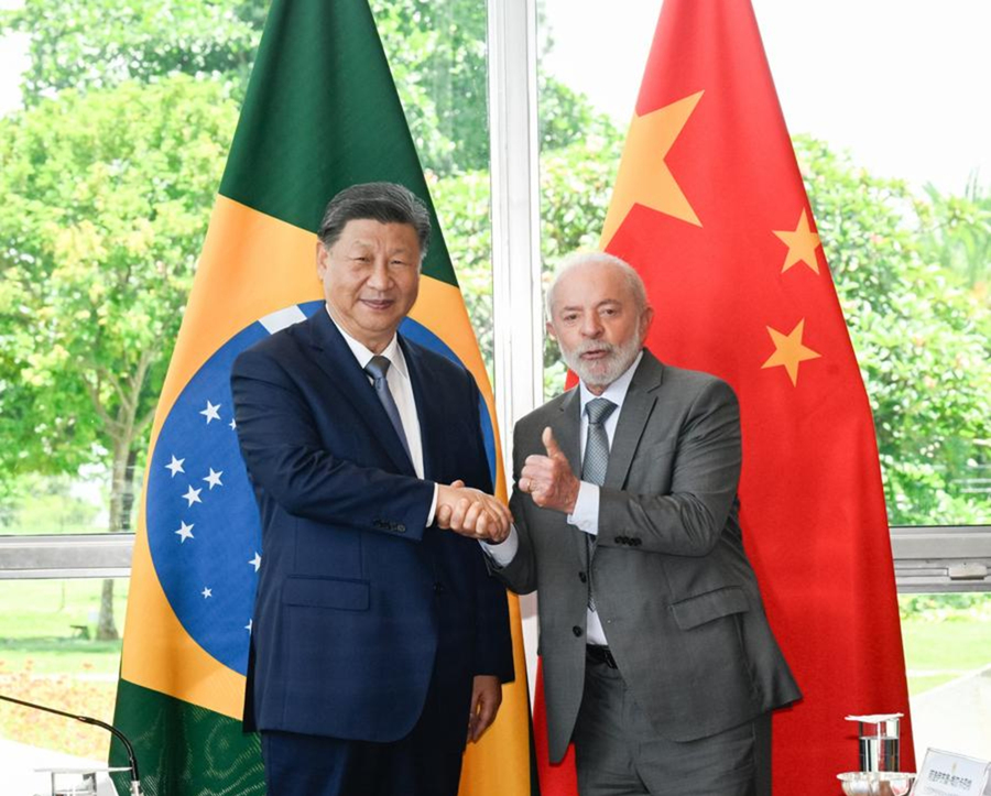 El presidente de China, Xi Jinping, sostiene conversaciones con su homólogo brasileño, Luiz Inácio Lula da Silva, en Brasilia, capital de Brasil, el 20 de noviembre de 2024. (Xinhua/Li Xueren)