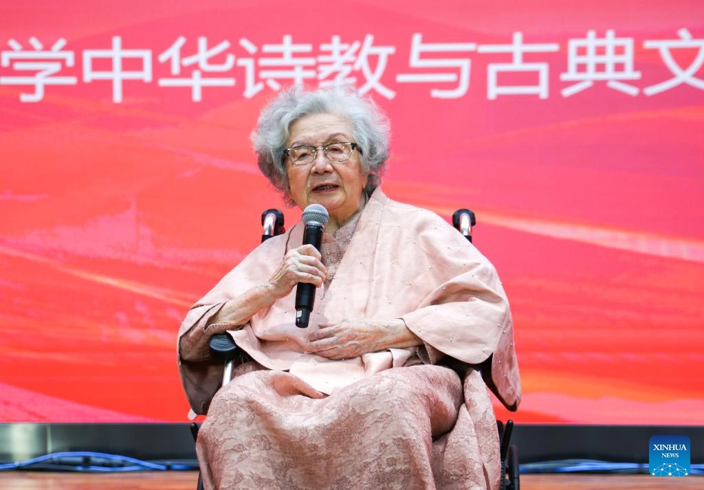 Fallece maestra de la poesía china Ye Jiaying a los 100 años