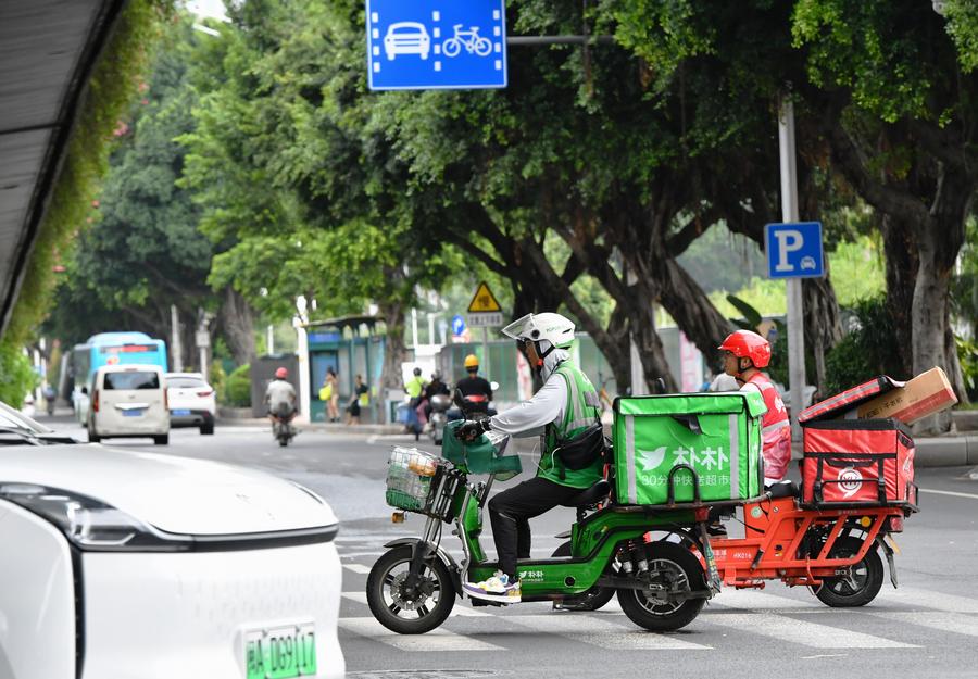 Autoridades chinas hacen frente a explotación algorítmica de repartidores