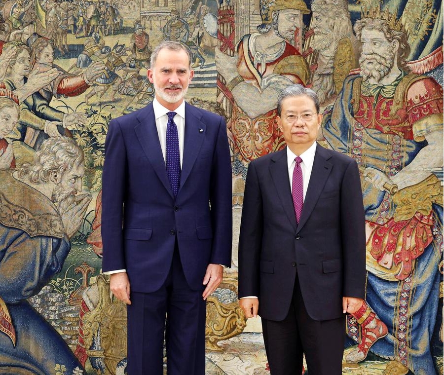 Zhao Leji, presidente del Comité Permanente de la Asamblea Popular Nacional (APN), se reúne con el rey español Felipe VI en Madrid, España, el 25 de noviembre de 2024. (Xinhua/Liu Weibing)