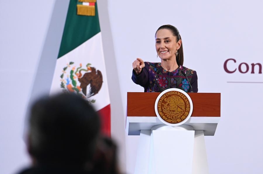 Imagen cedida por la Presidencia de México del 17 de octubre de 2024 de la presidenta mexicana, Claudia Sheinbaum, reaccionando durante su conferencia de prensa matutina, en Palacio Nacional, en la Ciudad de México, capital de México. (Xinhua/Presidencia de México) 