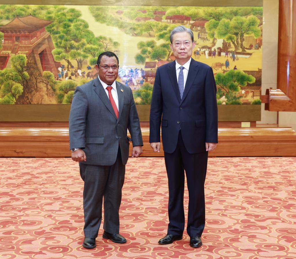 Zhao Leji, presidente del Comité Permanente de la Asamblea Popular Nacional, entabla conversaciones con el presidente del Parlamento de Nauru, Marcus Stephen, en el Gran Palacio del Pueblo, en Beijing, capital de China, el 3 de diciembre de 2024. (Xinhua/Wang Ye)