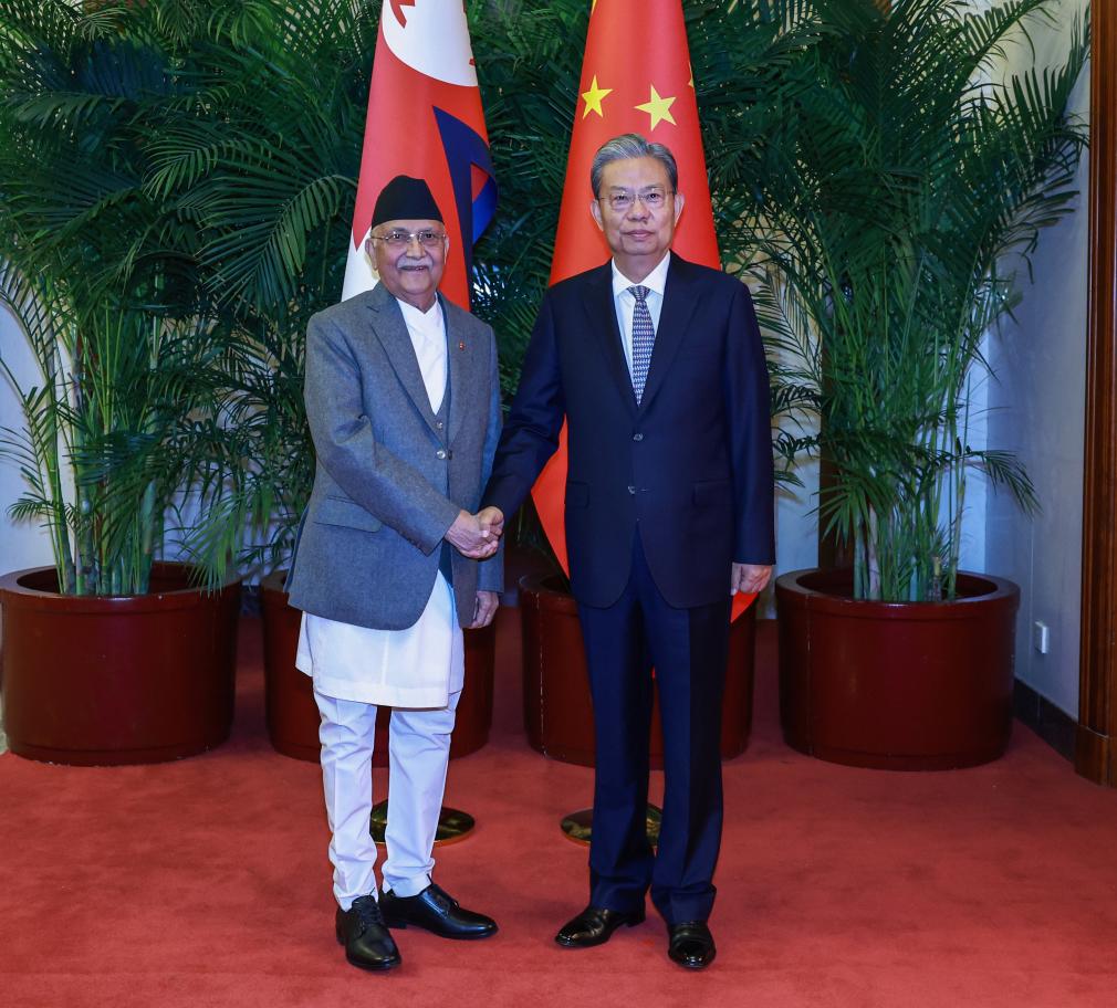 Zhao Leji, presidente del Comité Permanente de la Asamblea Popular Nacional, se reúne con el primer ministro de Nepal, KP Sharma Oli, en Beijing, capital de China, el 3 de diciembre de 2024. (Xinhua/Wang Ye)