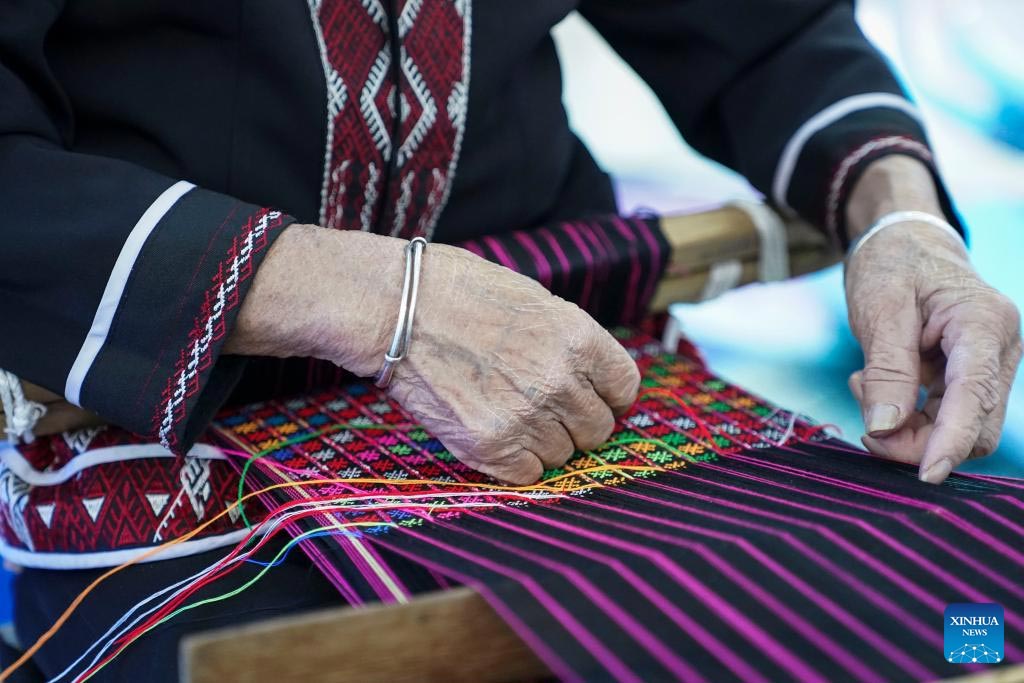 Unesco transfiere tres elementos de China a Lista Representativa de Patrimonio Cultural Inmaterial de la Humanidad
