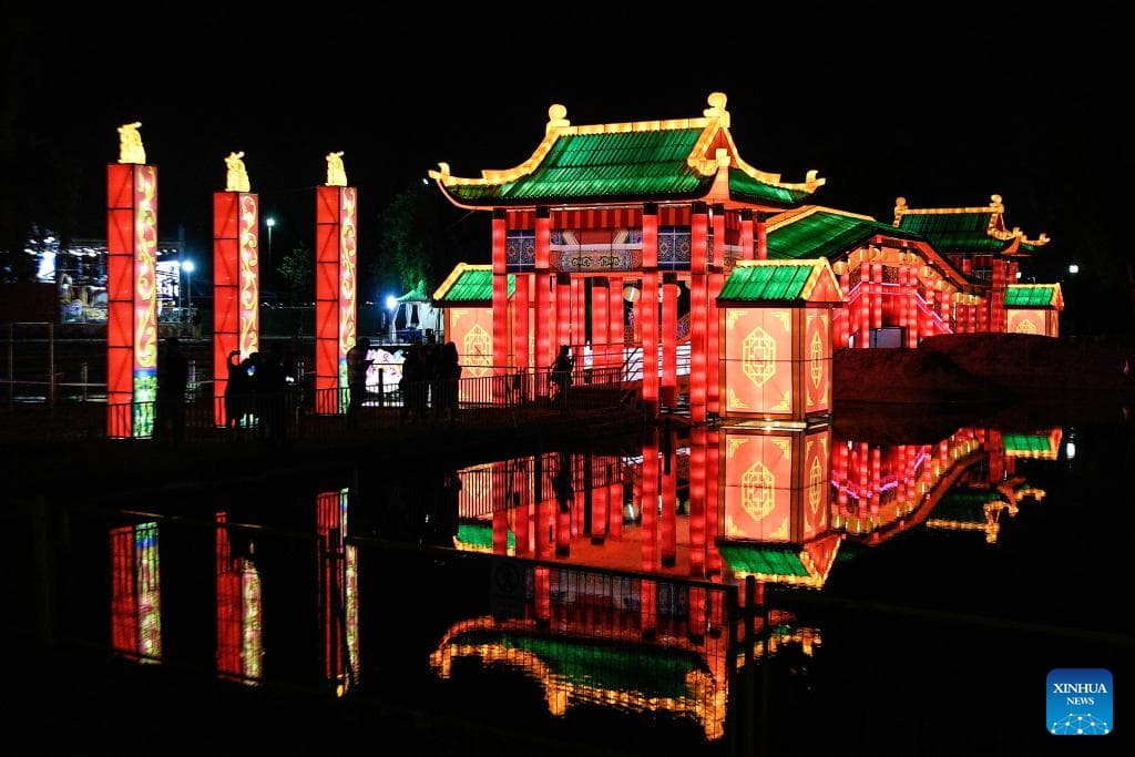 Festival de luces chinas ilumina noches veraniegas en Chile