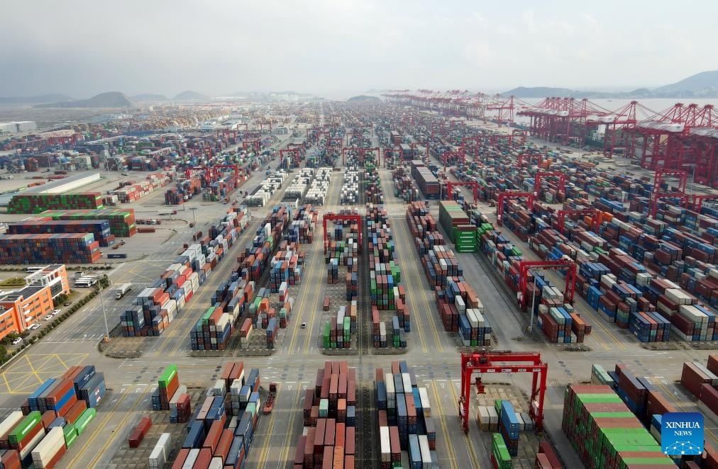 Puerto de Shanghai logra récord mundial con más de 50 millones de TEU anuales