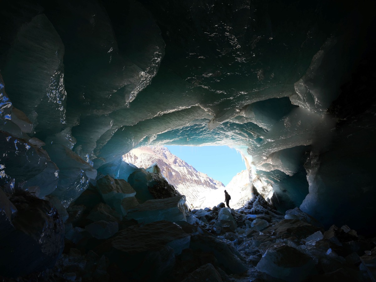 Descubren una nueva cueva de hielo gigante en Tíbet