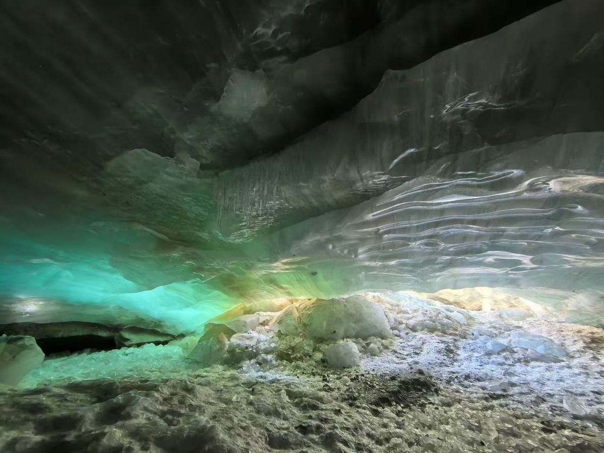 Descubren una nueva cueva de hielo gigante en Tíbet