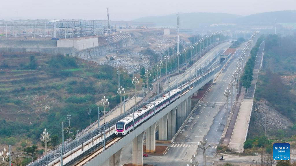 Línea ferroviaria S1 de Guiyang comienza a operar