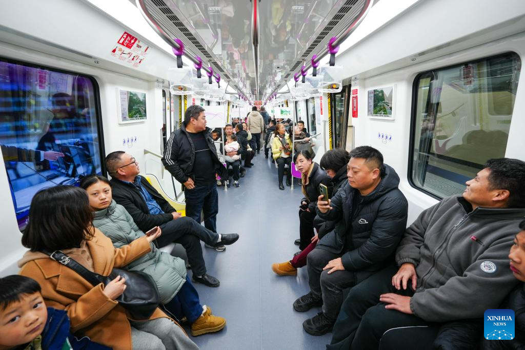 Línea ferroviaria S1 de Guiyang comienza a operar