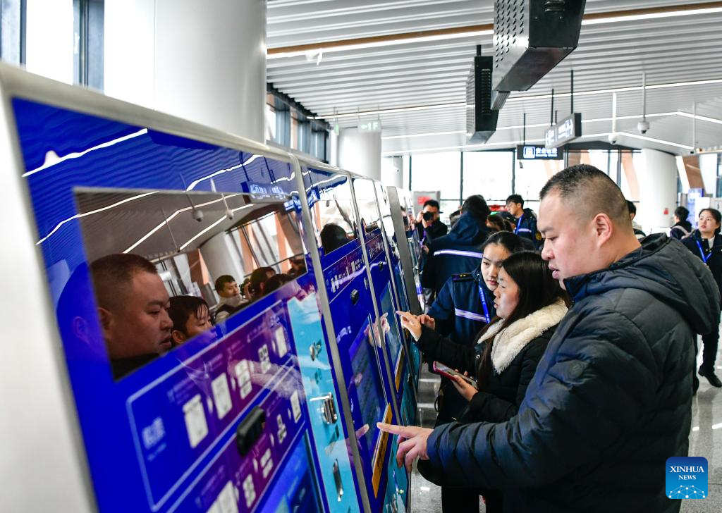 Línea ferroviaria S1 de Guiyang comienza a operar