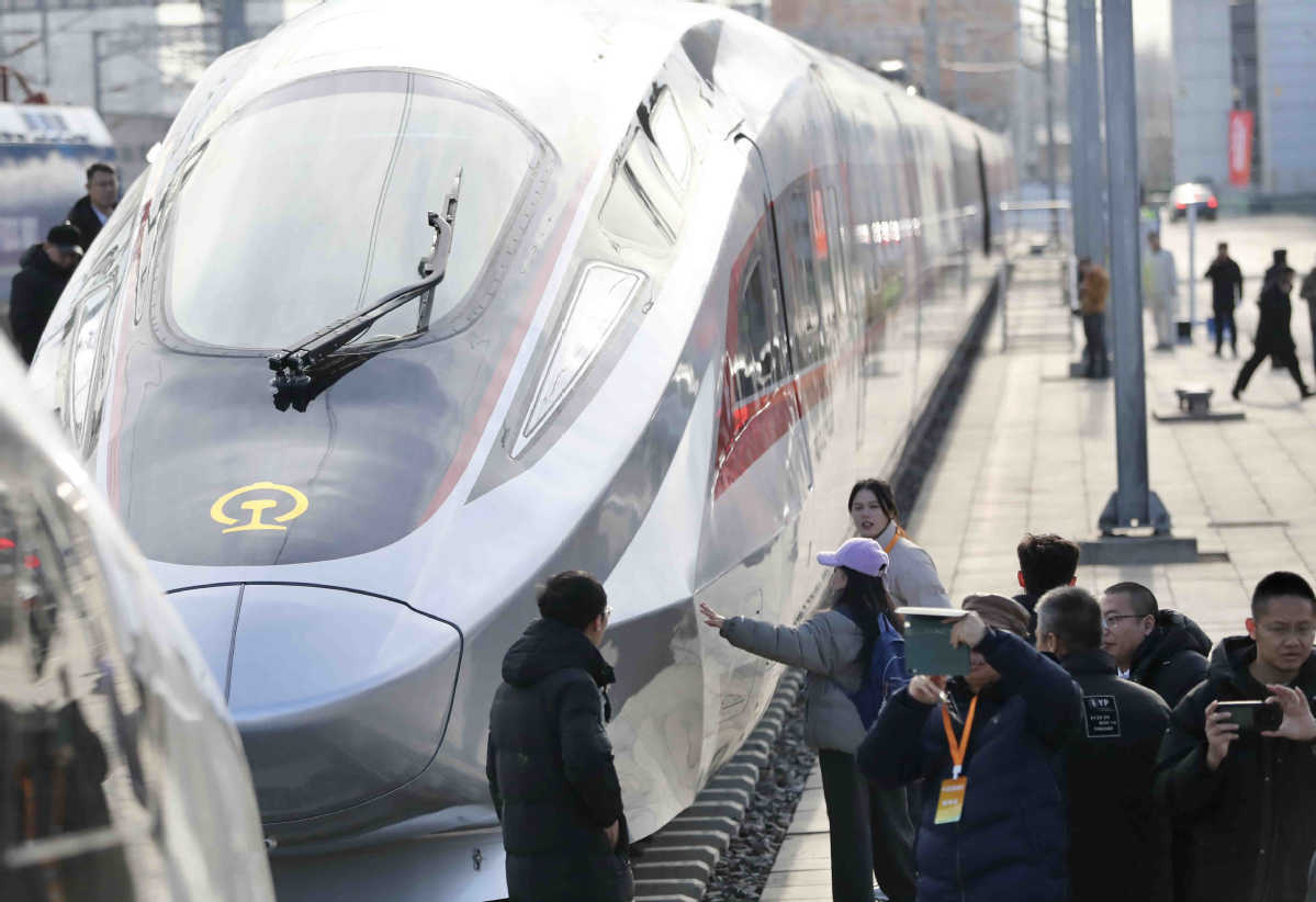 China presenta prototipo de tren de alta velocidad de 450 km/h