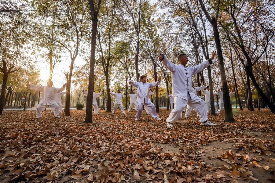 China implementa aumento gradual de edad de jubilación para abordar envejecimiento poblacional