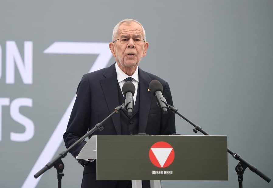 Imagen del 26 de octubre de 2024 del presidente austriaco, Alexander Van der Bellen, hablando durante las celebraciones del Día Nacional, en Viena, Austria. (Xinhua/He Canling)