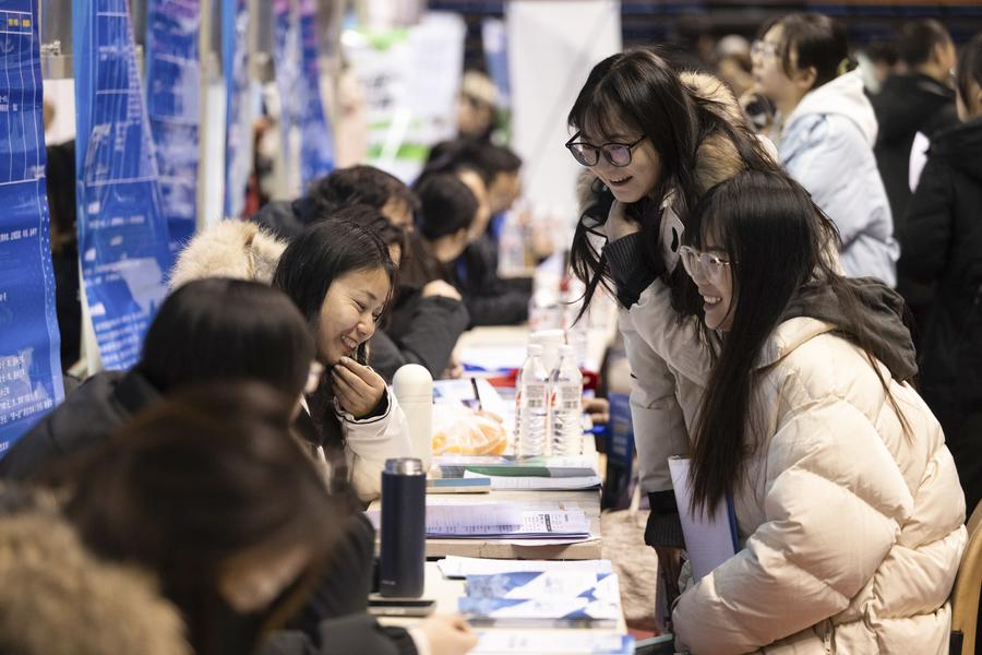 China crea 12,56 millones de nuevos empleos urbanos en 2024 y mantiene situación laboral estable