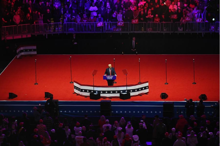 Imagen del 19 de enero de 2025 del presidente electo estadounidense, Donald Trump, hablando durante un mitin de la victoria llevado a cabo en la Arena Capital One, en Washington, D.C., Estados Unidos. (Xinhua/Li Rui) 