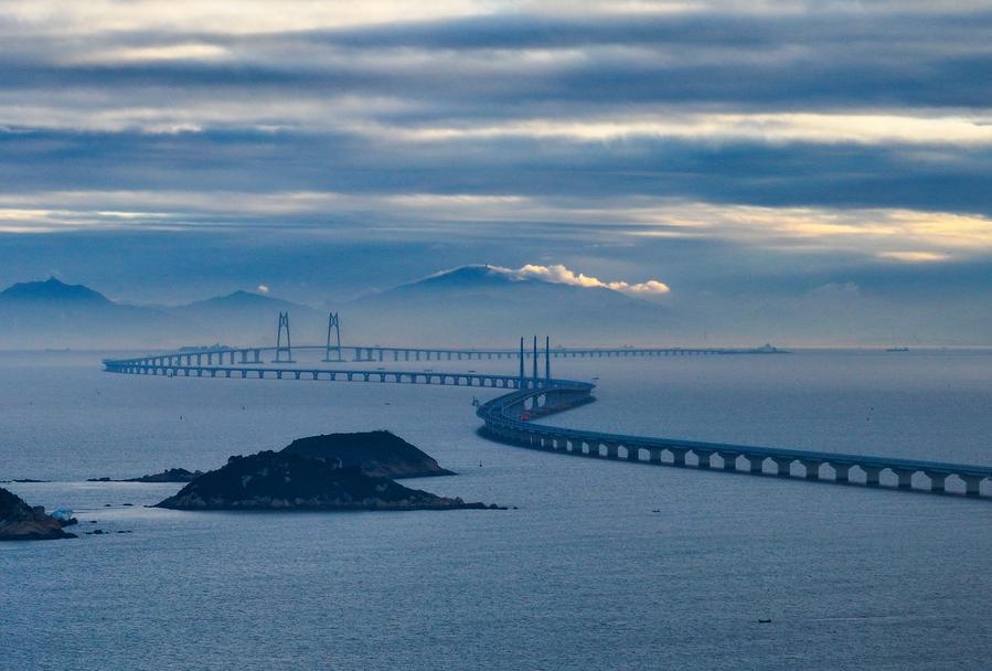 Vista panorámica del puente Hong Kong-Zhuhai-Macao, en el sur de China, el 15 de diciembre de 2023. (Xinhua/Liu Dawei)