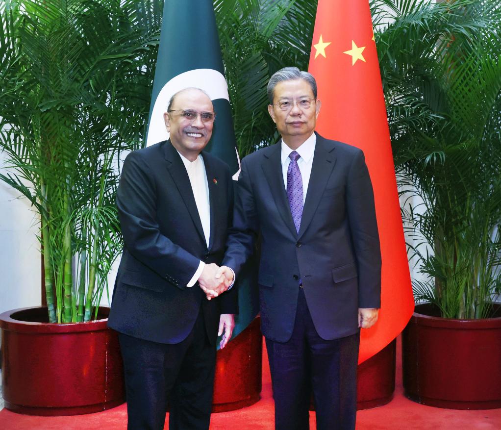 Máximo legislador de China se reúne con presidente de Pakistán