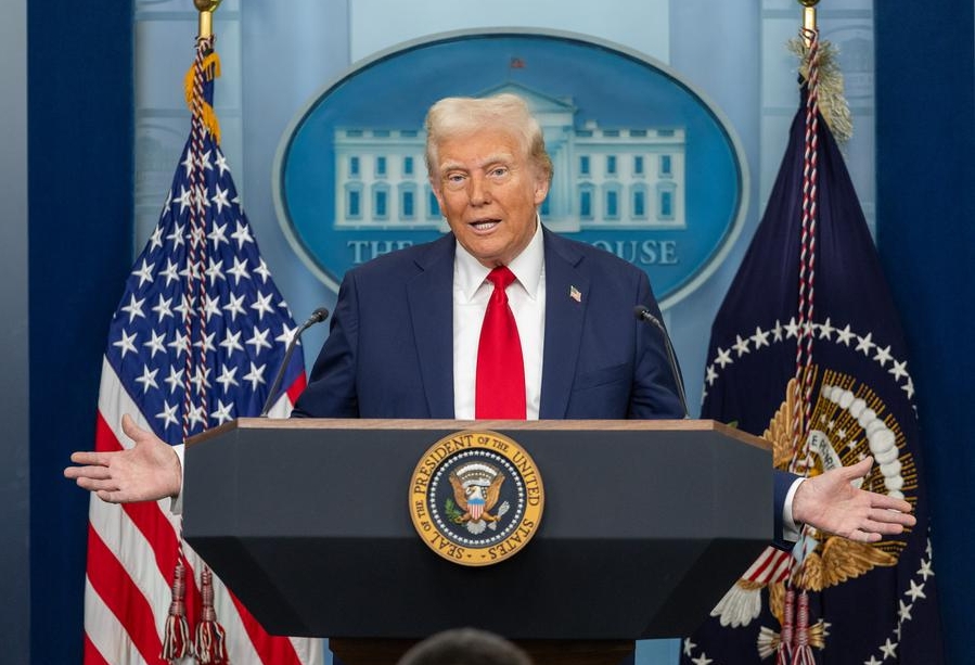 El presidente estadounidense, Donald Trump, habla durante una conferencia de prensa en la Casa Blanca, en Washington, D.C., Estados Unidos, el 30 de enero de 2025. (Xinhua/Hu Yousong) 