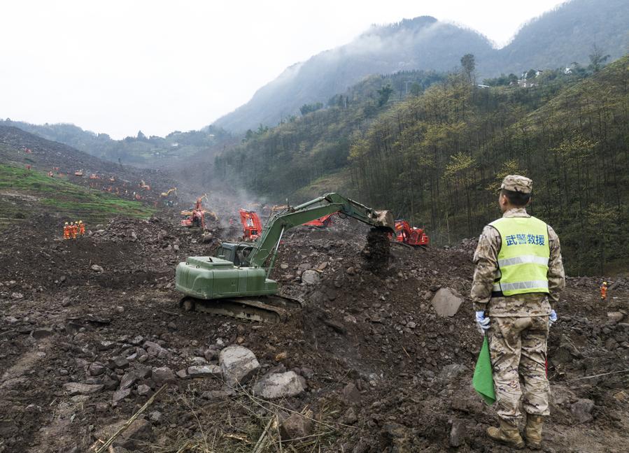 Desprendimiento de tierra deja 10 muertos y 19 desaparecidos en suroeste de China