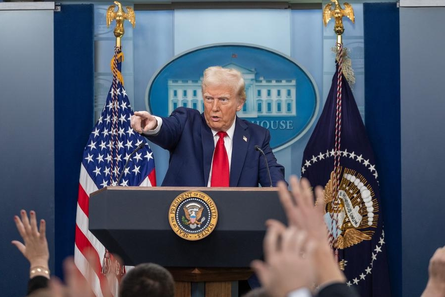 El presidente de Estados Unidos, Donald Trump, habla durante una conferencia de prensa en la Casa Blanca en Washington DC, EE. UU., el 30 de enero de 2025. (Xinhua/Hu Yousong)