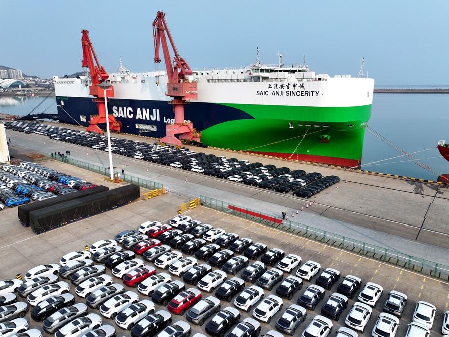 Automóviles de pasajeros para exportación en un puerto en Lianyungang, en la provincia oriental china de Jiangsu, el 21 de febrero de 2025. (Xinhua/Wang Chun)