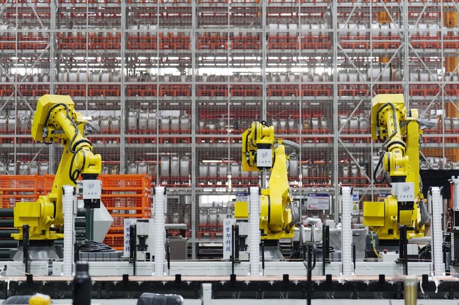 Un equipo inteligente funcionando en una fábrica de bobinas en Harbin Electric Machinery Company Ltd., en la provincia nororiental china de Heilongjiang, el 26 de febrero de 2025. (Xinhua/Wang Song)