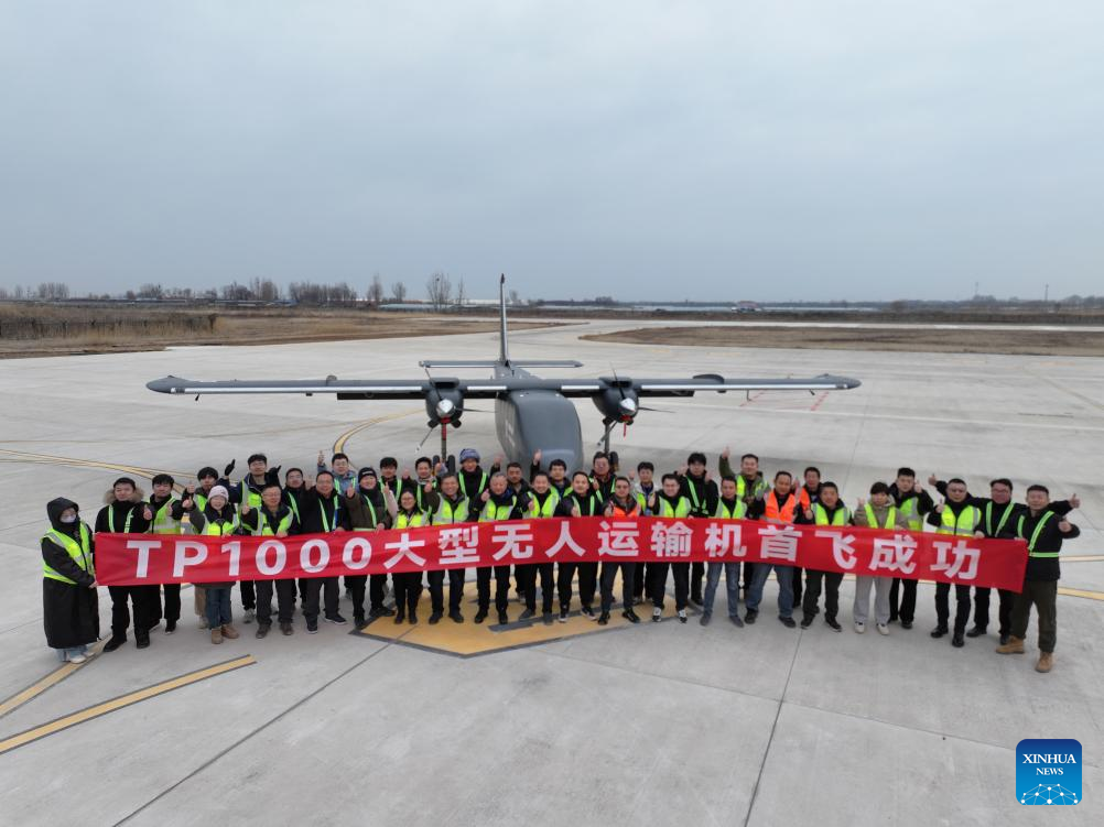 Nuevo avión de transporte no tripulado de clase tonelada de China completa vuelo inaugural