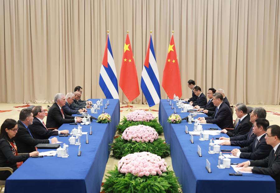 El presidente chino, Xi Jinping, se reúne con el presidente cubano, Miguel Díaz-Canel, al margen de las celebraciones para conmemorar el 80° aniversario de la victoria en la Gran Guerra Patriótica de la Unión Soviética, en Moscú, Rusia, el 9 de mayo de 2025. (Xinhua/Ding Haitao) 