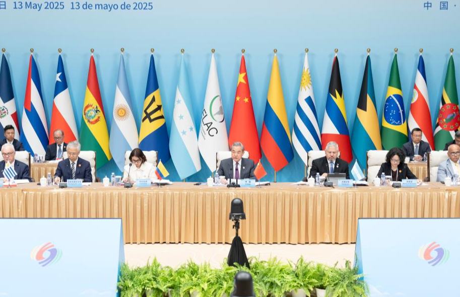 Canciller chino insta a China y países latinoamericanos y caribeños a implementar consenso alcanzado por líderes